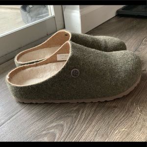 NWB Birkenstock Olive colored clogs